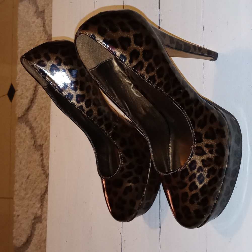 Shoes - Picture 4 of 4